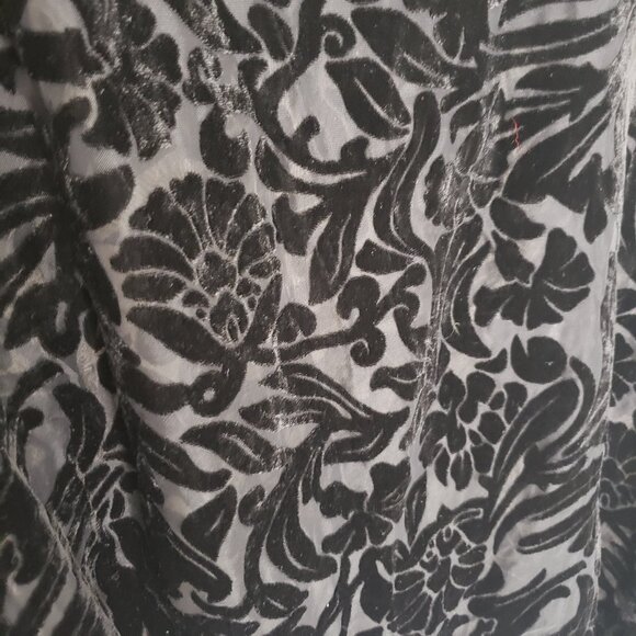 Endless Designs Woman Black Velvet Floral Pattern Sheer Lightweight Poncho - Picture 13 of 13